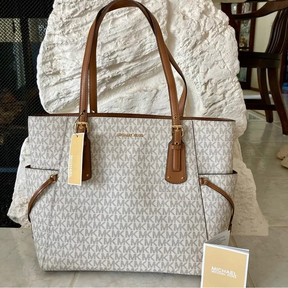 Michael Kors Voyager Tote in vanilla and acorn colors - Picture 1 of 15
